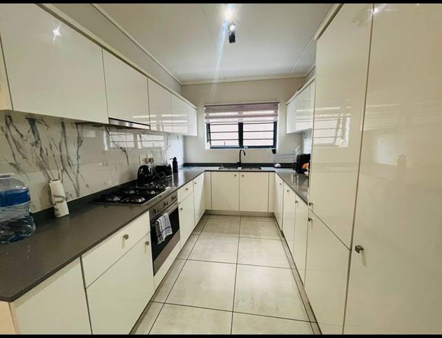 3 BEDROOM APARTMENT FOR SALE IN WATERFALL